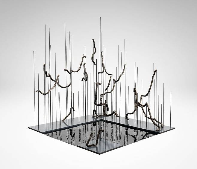 김영재_Be Skin and Bones, 가래떡, 철근, 철판, 탱크지, 176 x 176 x 172 cm, 2023 *재판매 및 DB 금지