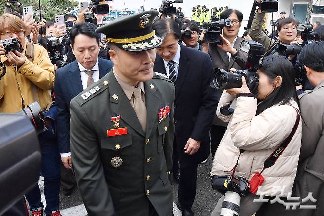 해병대 채모 상병 순직사건 수사 관련 항명 및 상관명예훼손 혐의로 기소된 박정훈 전 해병대 수사단장이 21일 오후 서울 용산구 중앙지역군사법원에서 열린 결심 공판에 출석하고 있다. 류영주 기자