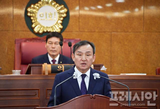 ▲이병노 담양군수가 군의회에서 내년도 예산안 관련 시정연설을 하고 있다ⓒ담양군