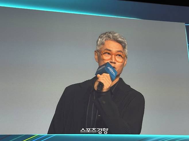 유선동 감독이 21일 싱가포르 마리나 베이 샌즈에서 열린 ‘디즈니 콘텐츠 쇼케이스 APAC 2024’ 섹션으로 열린 드라마 ‘트리거’ 기자간담회에 참석해 발언하고 있다. 사진 싱가포르| 하경헌 기자