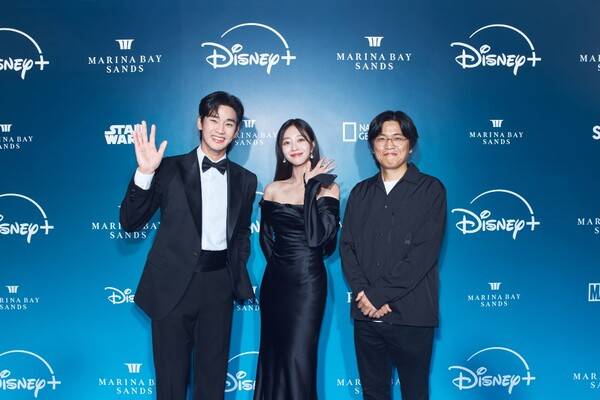 '넉오프' 김수현(왼쪽) 조보아 박현석 감독. 사진=월트디즈니컴퍼니코리아&nbsp;