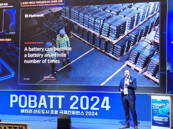 22일 제5회 포항 글로벌 배터리 컨퍼런스에서 발표 중인 올레 크리스텐 앵커 하이드로볼트 대표 /사진=박미리 기자