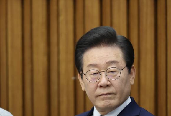 확대간부회의 연 민주당 - 이재명 더불어민주당 대표가 22일 국회에서 열린 제1차 확대간부회의에서 굳은 표정을 짓고 있다. 2024.11.22