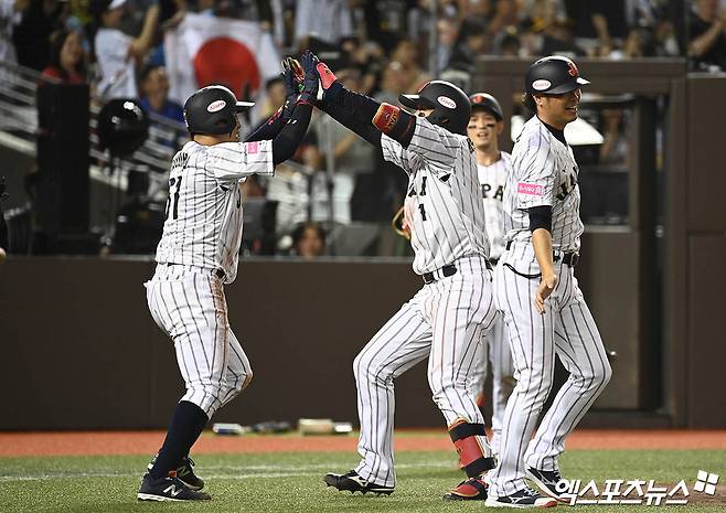 일본 야구 국가대표팀이 21일(한국시간) 일본 도쿄돔에서 열린 2024 WBSC 프리미어12 슈퍼 라운드 1차전에서 미국을 9-1로 이겼다. 코조노 카이토가 2홈런 7타점의 맹타를 휘두르면서 승리의 일등공신이 됐다. 사진 엑스포츠뉴스 DB