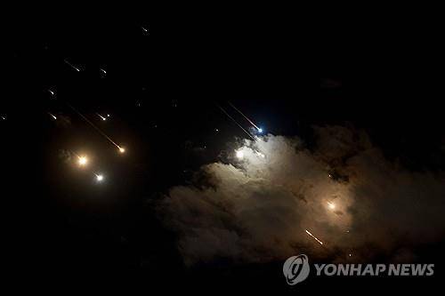 격추되는 이란의 미사일 [AFP=연합뉴스 자료사진. 재판매 및 DB 금지]