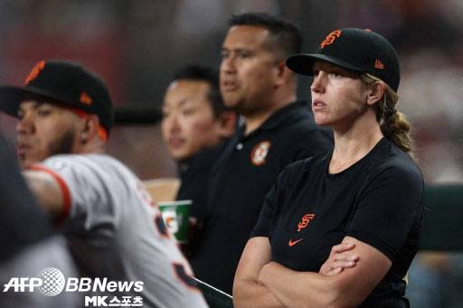 알리샤 내켄 코치는 메이저리그 최초의 전임 여성 코치다. 사진=ⓒAFPBBNews = News1