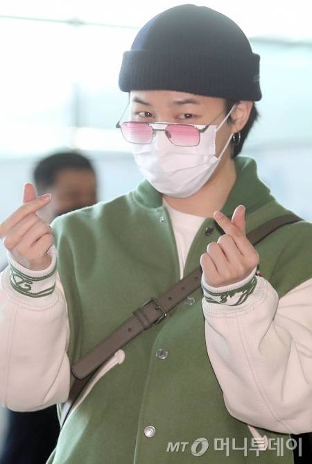 그룹 방탄소년단 지민이 프랑스 파리 패션위크 일정을 위해 오전 인천국제공항을 통해 출국하고 있다.