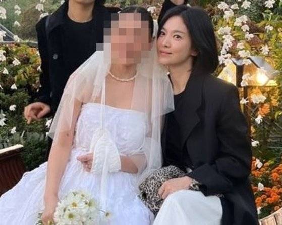 지인 결혼식에 참석한 배우 송혜교 [송혜교 인스타그램]