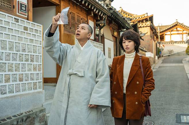 [서울=뉴시스] 영화 '대가족' 한 장면 (사진=롯데엔터테인먼트 제공) 2024.11.22 photo@newsis.com *재판매 및 DB 금지