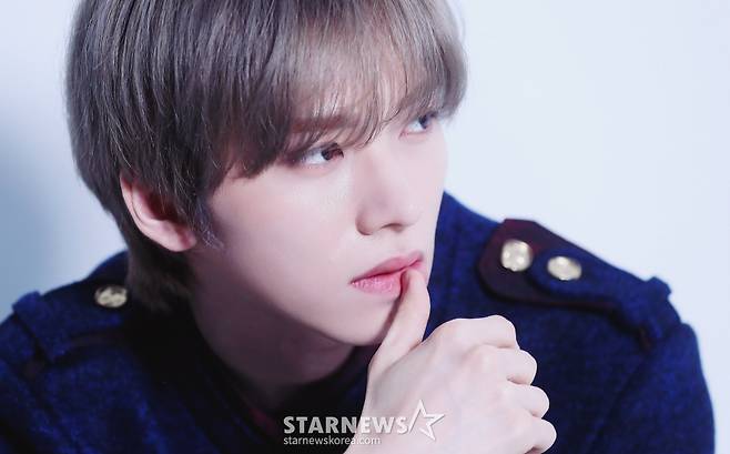 그룹 휘브(WHIB) 진범이 데뷔 1주년을 맞아 서울 종로구 스타뉴스 사옥에서 진행된 인터뷰에 앞서 포즈를 취하고 있다.  휘브는 지난해 11월 8일 싱글 1집 '컷-아웃(Cut-Out)' 더블 타이틀곡 '뱅!(BANG!)'과 '디지(DIZZY)'를 통해 가요계에 데뷔했다. 이들은 1년 동안 '컷-아웃'부터 '이터널 유스: 킥 잇(ETERNAL YOUTH : KICK IT)', '러시 오브 조이(Rush of Joy)'까지 3개의 앨범을 발매하며 활발한 활동을 펼쳤다. /사진=김창현 chmt@