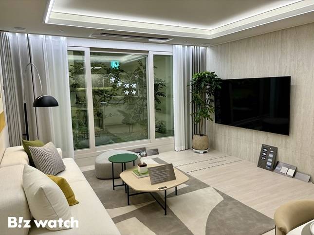 '서울원 아이파크' 견본주택 84B 유니트 거실 모습 /사진=김진수 기자