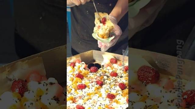 각국의 '스트릿 푸드' 문화를 직접 체험하고, 그 과정을 담은 콘텐츠들이 인기를 끌고 있다. 구독자 17만명을 보유한 푸디팡팡은 대만의 길거리 음식을 소개하며 큰 인기를 얻었다. /푸디팡팡 채널 캡쳐