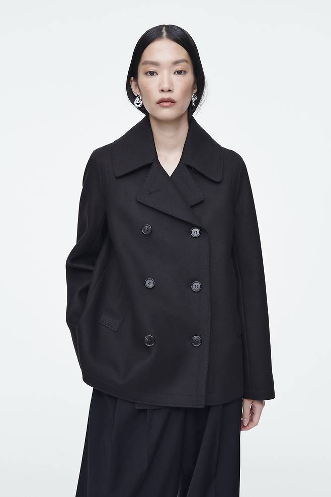 박시한 실루엣의 멜튼 울 피 코트. 코스.