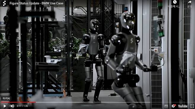 미국 기업 피겨(Figure)가 유튜브에 공개한 영상. 휴머노이드 로봇이 BMW 자동차를 조립하고 있다. 영상 화면 갈무리