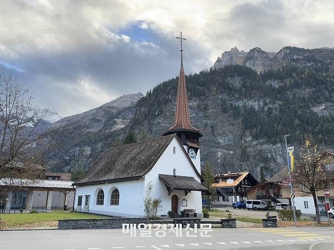 칸더슈테크 마을 중심에 있는 교회 / 사진=홍지연 여행+ 기자