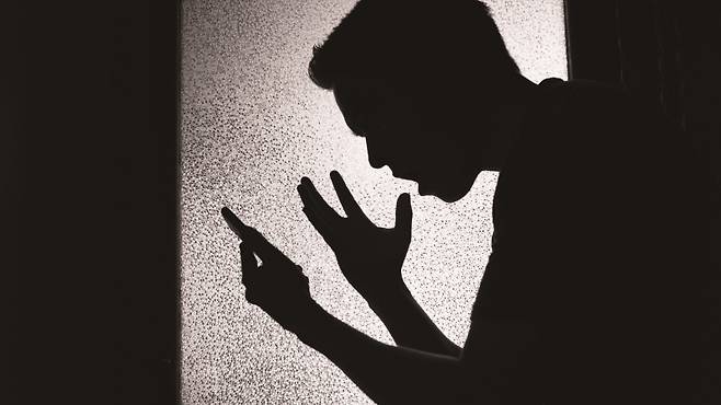 인간이 벌이는 비인간적인 행동이 혐오감을 키우고 있다.[사진｜게티이미지뱅크]