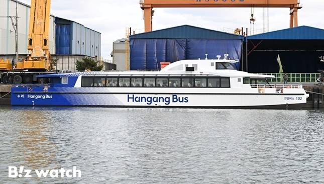 25일 경남 사천에서 열린 '한강버스 안전기원 진수식'에서 선보인 한강버스 외관/사진=서울시