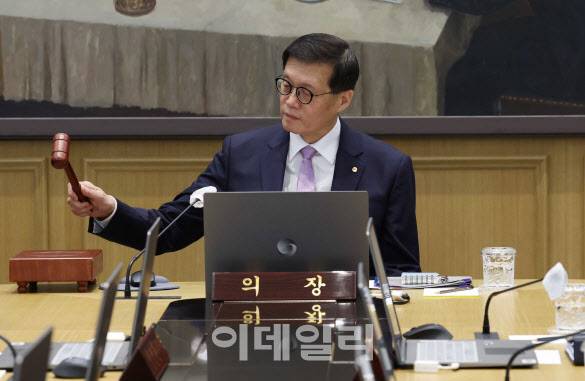 이창용 한국은행 총재가 지난달 11일 서울 중구 한국은행에서 금융통화위원회를 주재하고 있다.(사진=이데일리DB)