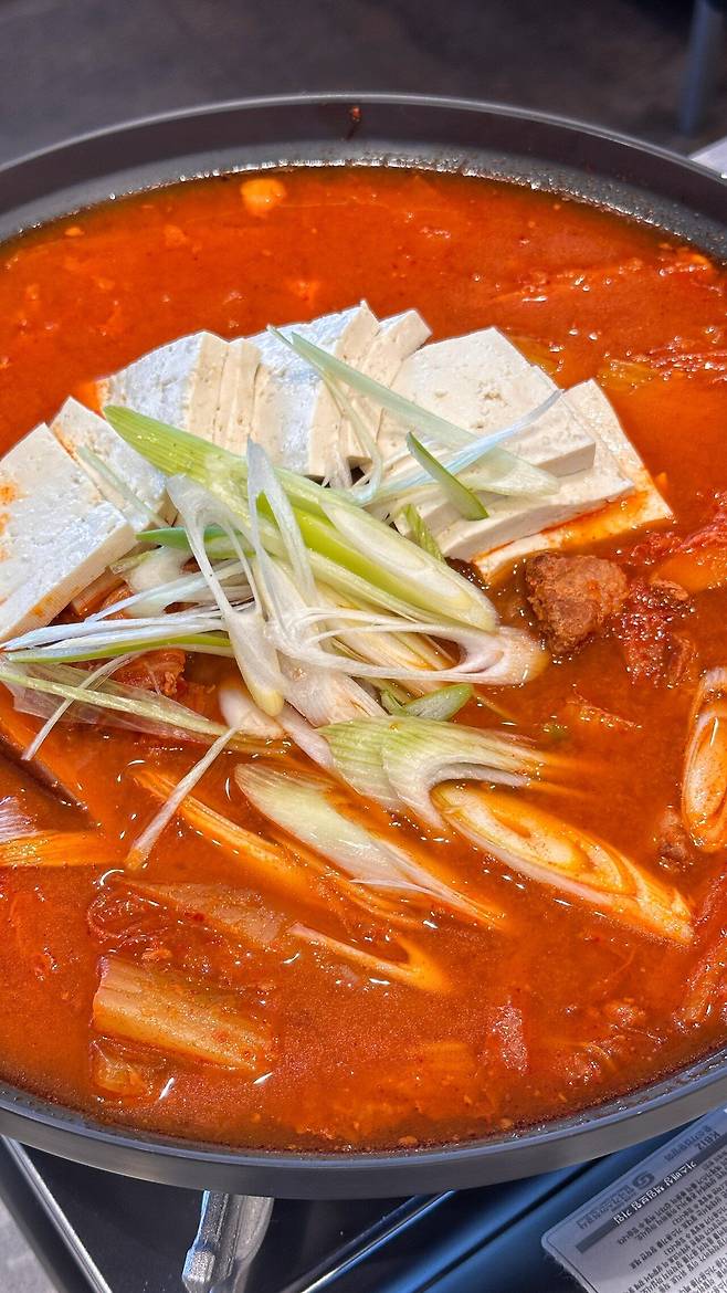 IMG_0225.jpeg 김치찌개 두루치기 점심