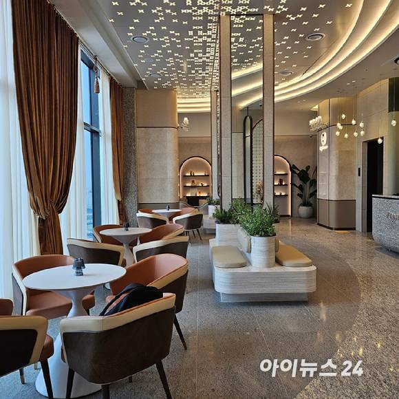왕길역 로열파크씨티 푸르지오의 스타이라운지. 이곳으로 올라가는 전용 엘리베이터가 별도로 마련돼 있다.2024.11.21 [사진=이효정 기자 ]