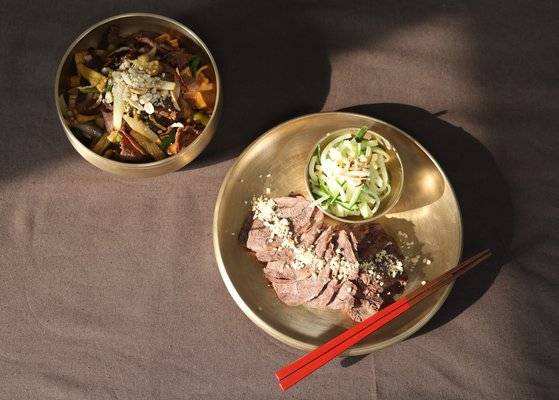 윤지아 셰프가 제안한 육우 사태 편육과 배 겨자냉채, 육우 불고기 푸주볶음. 사진 쿠킹
