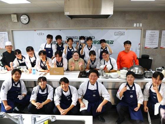 육우자조금관리위원회 지원으로 진행된 특강. 한국국제조리고 군특성화반 학생들은 "육우에 대해서 새롭게 알게 되었다. 식재료에 대해 깊게 알 수 있어 유익한 시간이었다"고 말했다. 사진 쿠킹