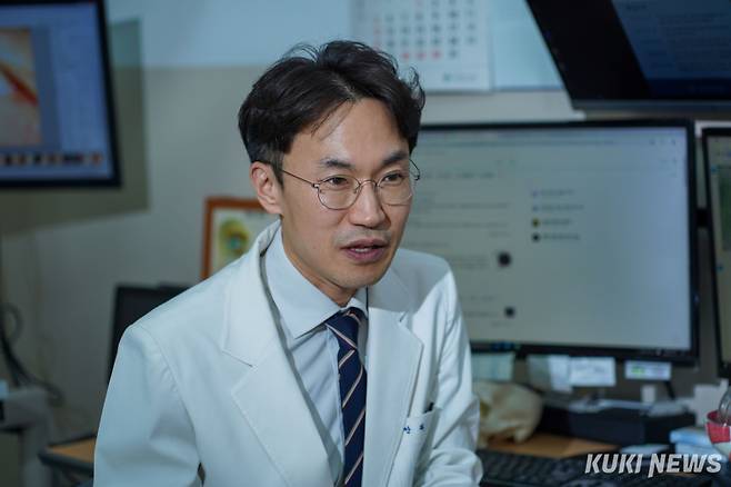 신현진 건국대학교병원 안과 교수는 최근 쿠키뉴스와 가진 인터뷰에서 “눈을 통해 숨겨진 원인질환을 알아낼 수 있다”고 전했다. 사진=유희태 기자