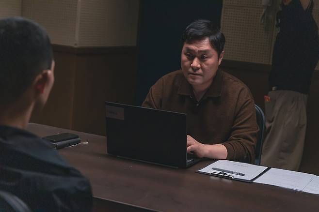 MBC 드라마 ‘이토록 친밀한 배신자’에서 오정환 역을 연기한 배우 윤경호 출연장면. 사진 MBC