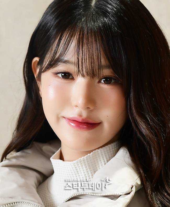 그룹 아이브의 장원영이 24일 오전 명동에서 열린 아이더 샤모니 팝업하우스 행사에 참석했다. <강영국 기자>