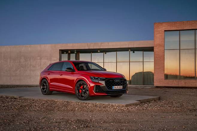 아우디 RS Q8 퍼포먼스