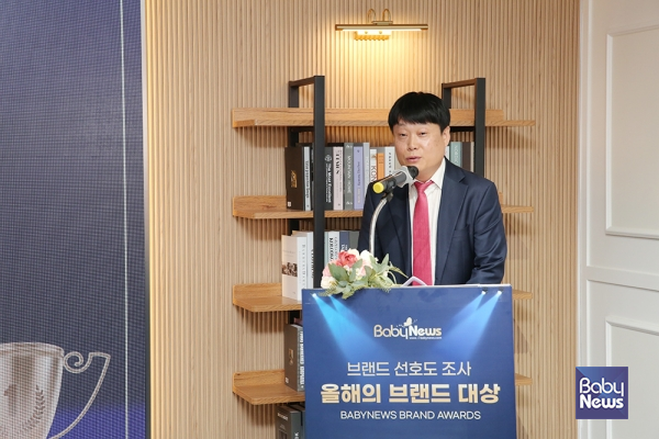 소장섭 베이비뉴스 편집국장이 2024 베이비뉴스 브랜드 선호도조사 결과 발표를 진행하고 있다. 이효상 기자 ⓒ베이비뉴스