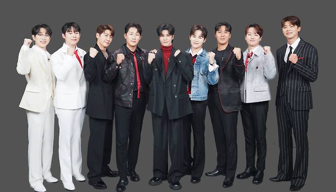 오는 12월 19일 방송될 TV조선 ‘미스터트롯3’에서 ‘선배 마스터’로 나설 미스터트롯1·2 출신 스타들이 한 자리에 모였다. 맨 왼쪽부터 안성훈 진욱 영탁 나상도 정동원 김희재 장민호 이찬원 박지현. TV조선은 ‘미스터트롯3’를 앞두고 지난 6년간의 ‘미스·미스터트롯’ 시리즈를 총망라한 특별 기획을 26일부터 매주 화요일밤 방송한다. /TV조선