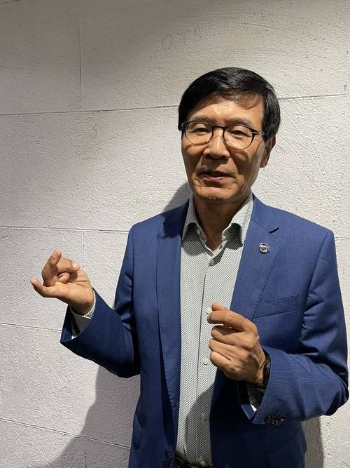 김종욱 카투사연합회 명예회장이 최근 매일경제와 인터뷰하며 한미동맹 강화를 위해 주한미군 출신 장병을 적극 활용해야 한다고 강조하고 있다. [뉴욕 = 윤원섭 특파원]