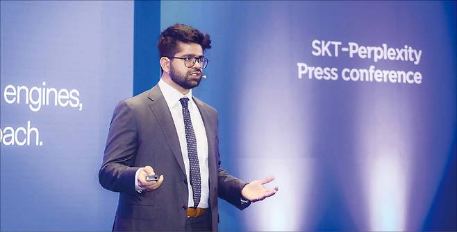 아라빈드 스리니바스 퍼플렉시티 CEO가 지난 9월 4일 열린 SKT-Perplexity 공동 기자간담회에서 발표를 하고 있는 모습.(SK텔레콤 제공)