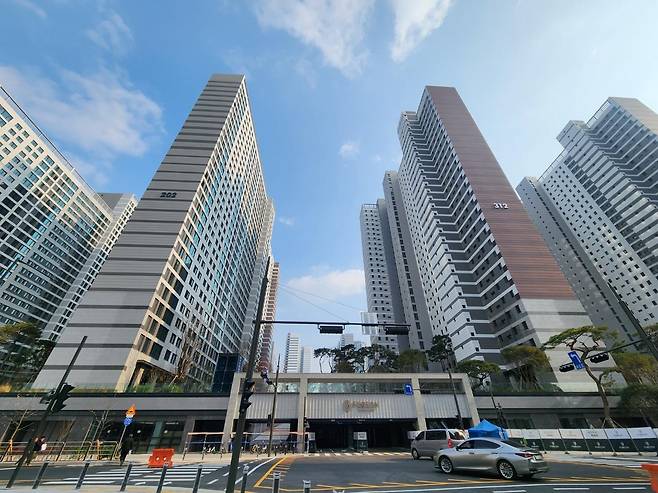 이달 말 입주가 시작되는 서울 강동구 올림픽파크포레온(둔촌주공 재건축 단지) 모습  [연합]