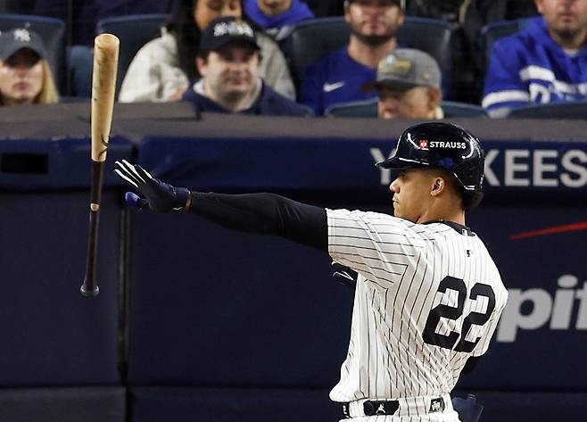 26일 MLB.com에 따르면 다저스는 소토를 향한 영입 제안을 건넸다. MLB.com 소속 존 모로시 기자에 따르면 총 5구단이 소토에게 영입 조건을 전달했다. 다저스를 포함해 보스턴 레드삭스, 뉴욕 양키스, 뉴욕 메츠, 토론토 블루제이스다. UPI 연합뉴스