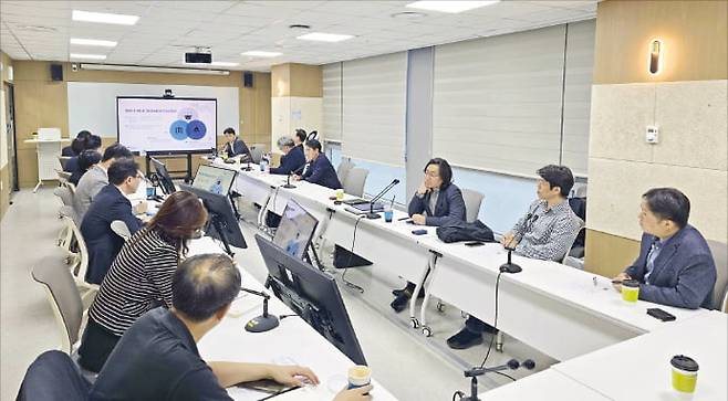 부산테크노파크는 지난 13일 지산학 협력 체계 고도화를 위한 전문가 집담회를 열었다. 부산테크노파크 제공