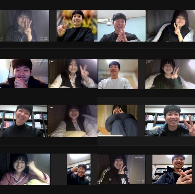 '솔라커플'로 커플 인스타그램을 운영하는 김유림·송요셉씨가 시차를 극복하고 온라인에서 함께 만나 이야기 나누는 장면. 솔라커플 제공