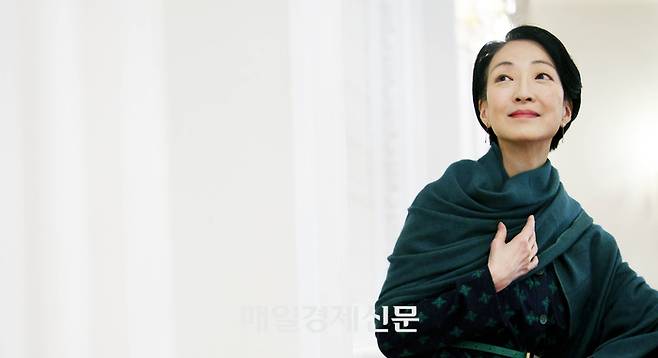 서울 광진구 유니버설아트센터에서 만난 문훈숙 유니버설발레단장. 국내 최초의 민간 직업발레단으로 올해 창단 40주년을 맞아 ‘로미오와 줄리엣’ ‘라 바야데르’ 등 대작을 성공적으로 선보였다. 사진=이충우 기자
