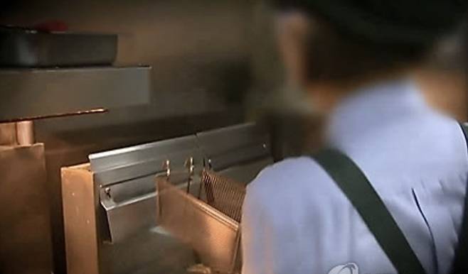 아르바이트 학생.  [ 연합뉴스]