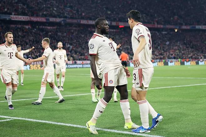 ▲ 바이에른 뮌헨 철기둥 김민재가 파리 생제르맹과의 챔피언스리그 리그 페이즈 5차전에서 헤더로 결승골을 넣으며 1-0 승리를 이끌었다. ⓒ연합뉴스/AFP