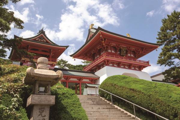 옛 조선통신사가 일본 본토에 처음 도착해 머물던 객잔으로 활용된 아카마 신궁 / 부관훼리