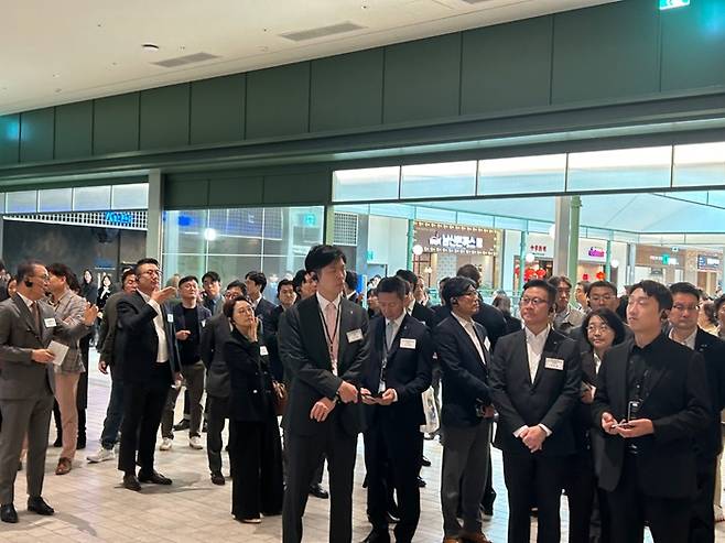 신동빈 회장의 장남인 신유열(가운데) 롯데그룹 미래성장실장/사진=김아름 기자 armijjang@