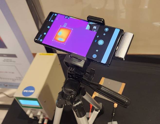 플라이어가 개발한 다기능성 필름.(사진=이데일리 강민구 기자)