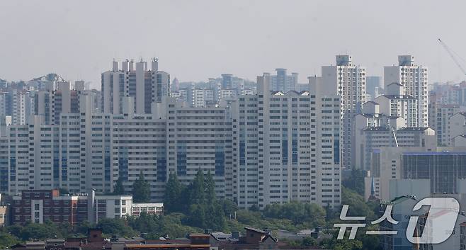 1기 신도시 정비 선도지구 선정계획을 발표한 22일 오후 경기 성남시 분당구에 아파트들이 밀집해 있다. 2024.5.22/뉴스1 ⓒ News1 김영운 기자