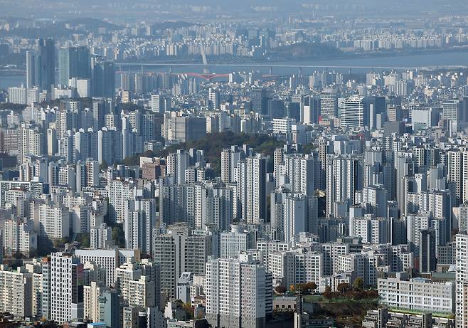 서울 남산에서 바라본 아파트 단지. /연합뉴스