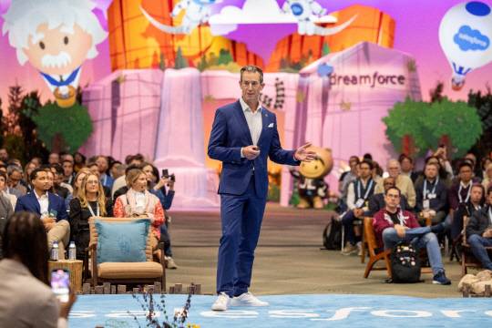 세일즈포스의 지능형 데이터 분석 플랫폼 '태블로'의 라이언 아이테이 CEO가 지난 9월 18일(현지시간) 미국 샌프란시스코에서 열린 세일즈포스 연례 컨퍼런스 '드림포스 2024'에서 기조발표를 하고 있다. 세일즈포스 제공
