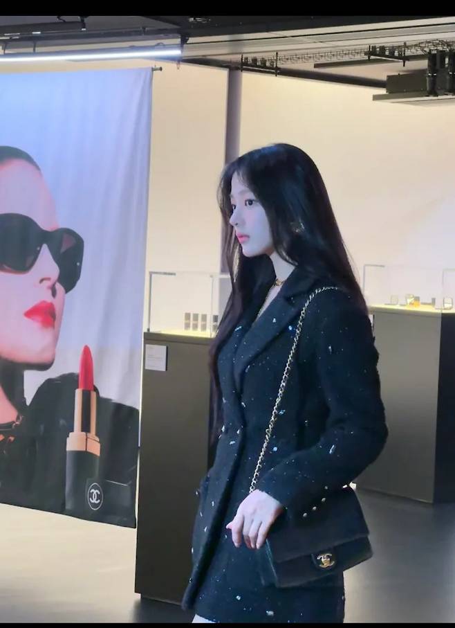 7736765381_486616_8e77c1e01ca38f611bb0630f30bf9fa9.jpg 뉴진스민지 샤넬행사