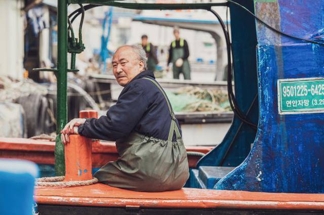 '아침바다 갈매기는'의 영국은 자녀가 있으나 홀로 노년을 보낸다. 그의 삶에는 한국 사회 노인 문제가 담겨 있다. 고집스튜디오 제공