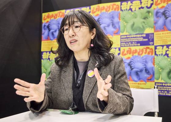 Author Lee Suzy talks to the press during the Busan International Children's Books Fair at Bexco, Busan, on Thursday. [KOREA PUBLISHERS ASSOCIATION]